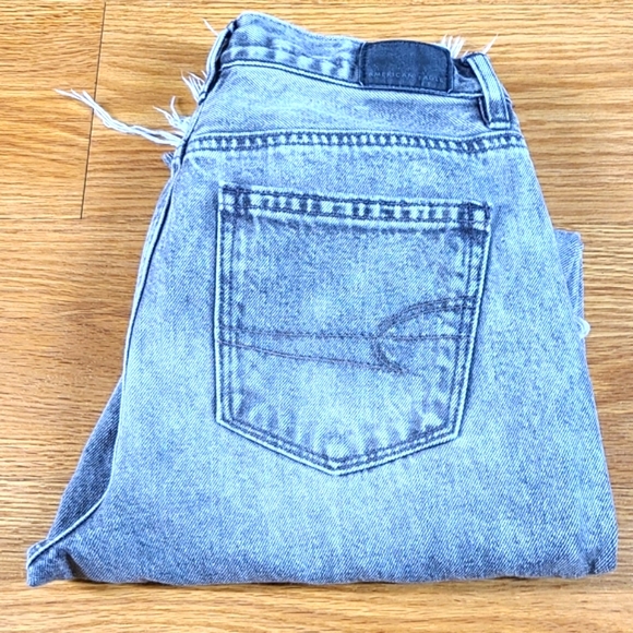 AMERICAN EAGLE 2x26 ACID WASH  GRAFITI DISTRESSED GIRLS ANKL CROPPED MOM JEANS - Picture 7 of 8